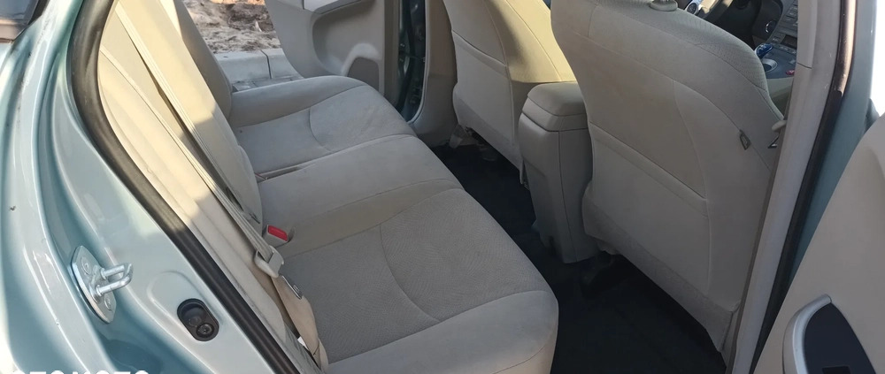 Toyota Prius cena 49900 przebieg: 185000, rok produkcji 2015 z Warszawa małe 742
